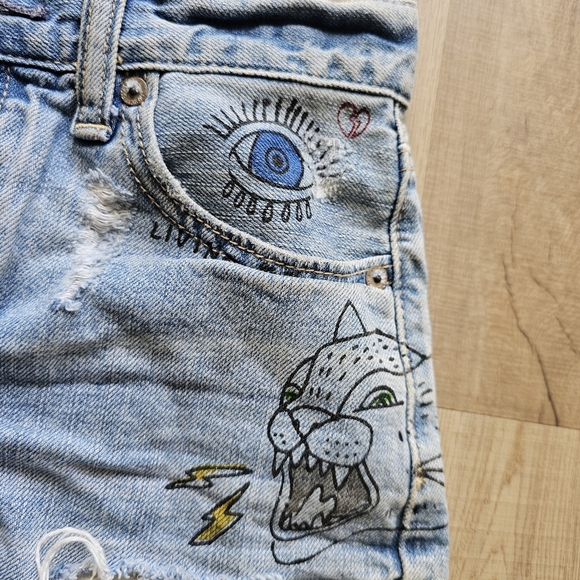 American Eagle Outfitters Pants - American Eagle Vintage High Rise denim shorts graphic distressed cutoff Size 0